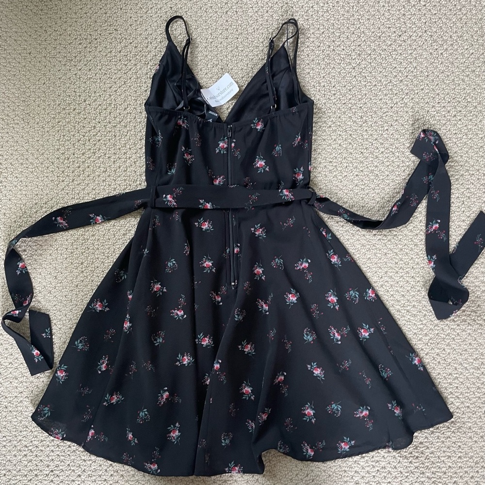 Windsor Faux Wrap Black Floral Dress sooo flattering!! - Picture 2 of 3
